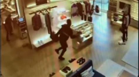 louis vuitton markham robbery|Louis Vuitton shop stealers.